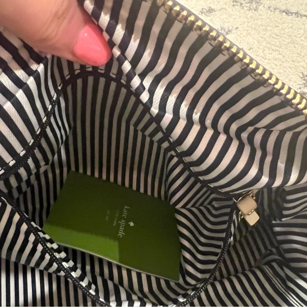 Kate Spade Purse - Picture 7 of 9